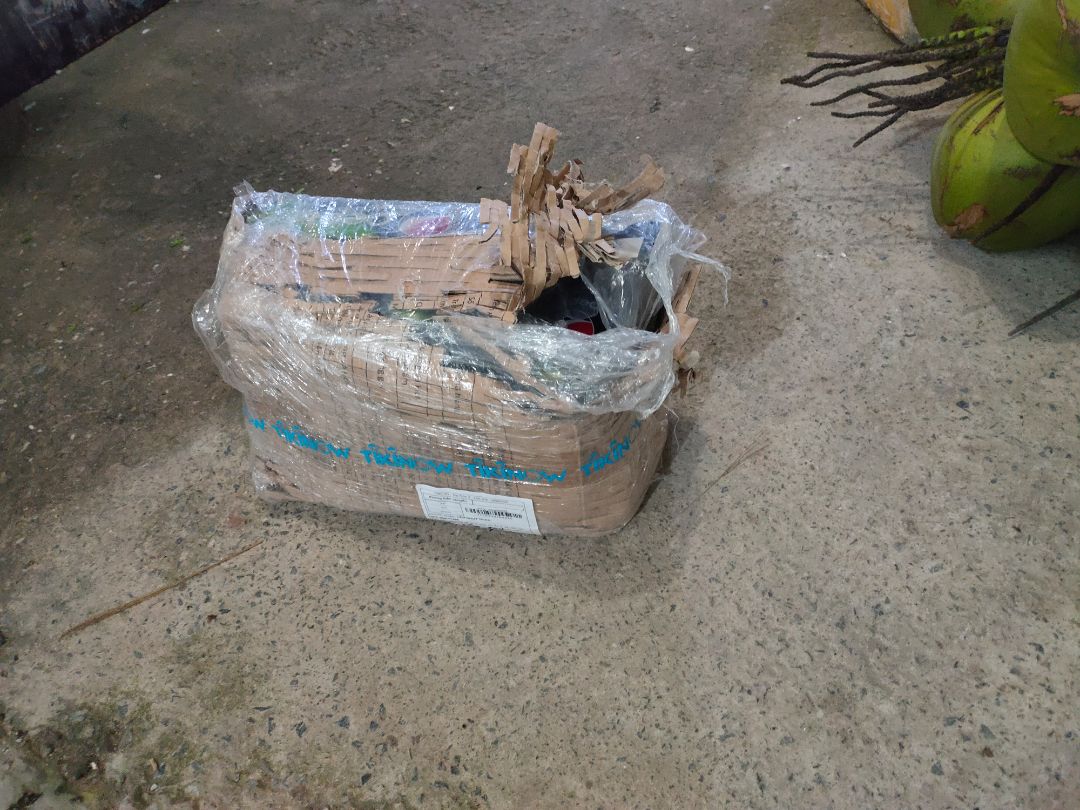 có -5 điểm không, cách đây vài năm đặt cây đèn sông tinh dầu bị bể sợ không dám đặt nữa, giờ đặt thử đơn pepsi thì rách móp mất hàng, thật sự người Việt Nam muốn ủng hộ dịch vụ của người Việt Nam mà làm kiểu này sợ quá, giờ không biết lỗi do Pepsi hay Tiki, hôm bửa còn đặt đơn về mất hàng nữa chắc in tờ rơi đi rãi cho người ta né cái Tiki này ra quá. có -5 điểm không, cách đây vài năm đặt cây đèn sông tinh dầu bị bể sợ không dám đặt nữa, giờ đặt thử đơn pepsi thì rách móp mất hàng, thật sự người Việt Nam muốn ủng hộ dịch vụ của người Việt Nam mà làm kiểu này sợ quá, giờ không biết lỗi do Pepsi hay Tiki, hôm bửa còn đặt đơn về mất hàng nữa chắc in tờ rơi đi rãi cho người ta né cái Tiki này ra quá.