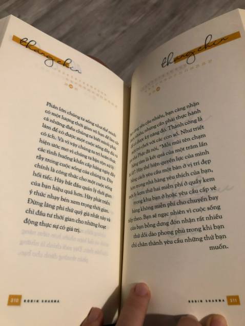Sách được giao mới toanh, thơm phức. 
Hình thức: bìa đẹp, giấy dày, màu vàng nhạt dễ đọc. Được kèm quyển sổ nhỏ ghi note cưng ơi là cưng.
Nội dung: Kiểu quyển nhật ký dễ thương, giúp nâng tinh thần cho mỗi ngày thức dậy. không thì chơi bói ngày cũng vui (mỗi ngày mở đại 1 trang và làm theo)
Sách hay mà còn giảm 70% nên cực kỳ hài lòng