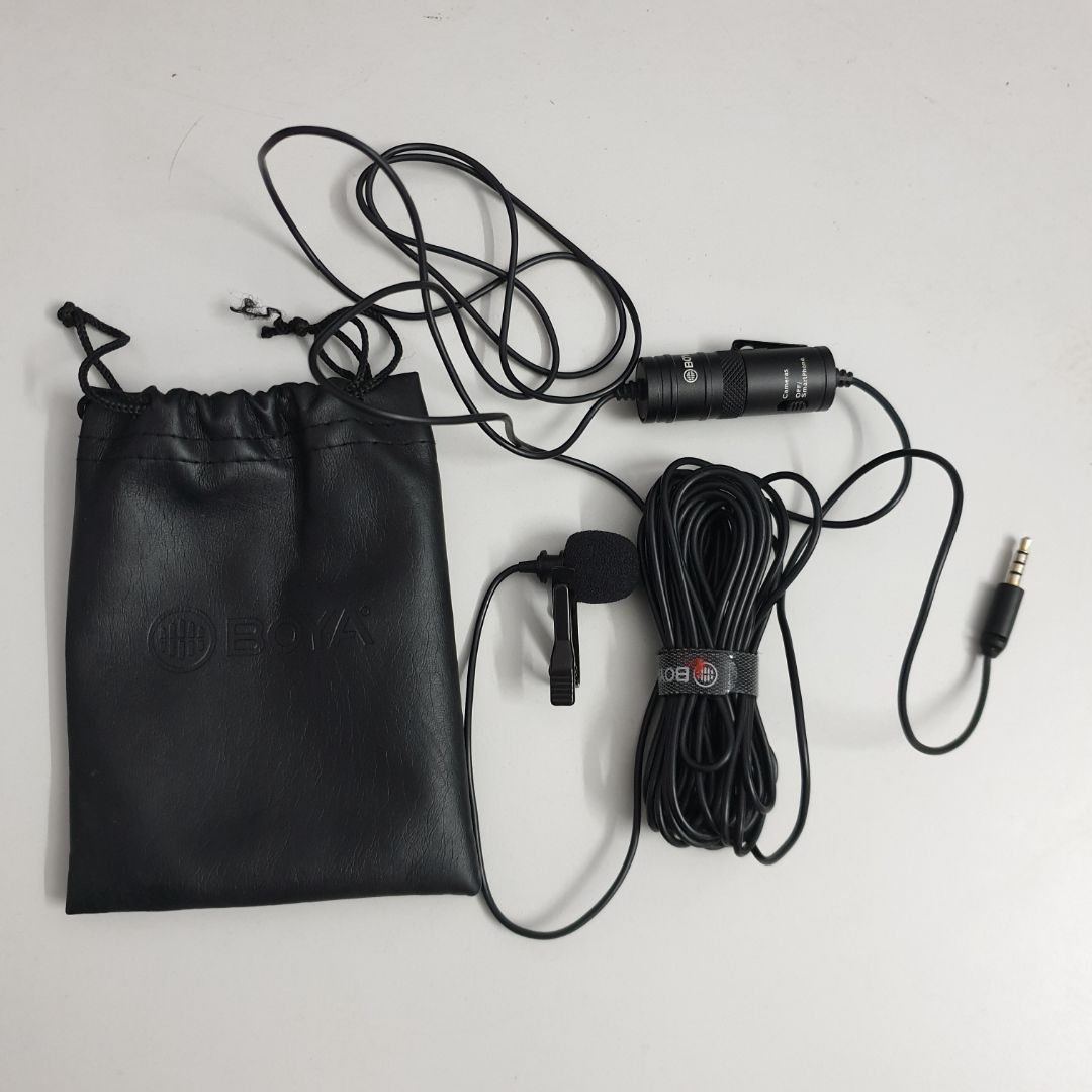 Sản phẩm chất lượng, thu âm tốt cho cả máy ảnh sony và điện thoại. Thu âm định hướng tốt nên giảm đc tiếng ồn, chất lượng âm thanh rõ nét. 

Dây dài nên đôi khi hơi rối, nhưng nếu người quay di chuyển nhiều thì nên thu âm bằng cách cắm vào chiếc điện thoại mang bên mình rồi về dùng phần mềm ghép vào video.