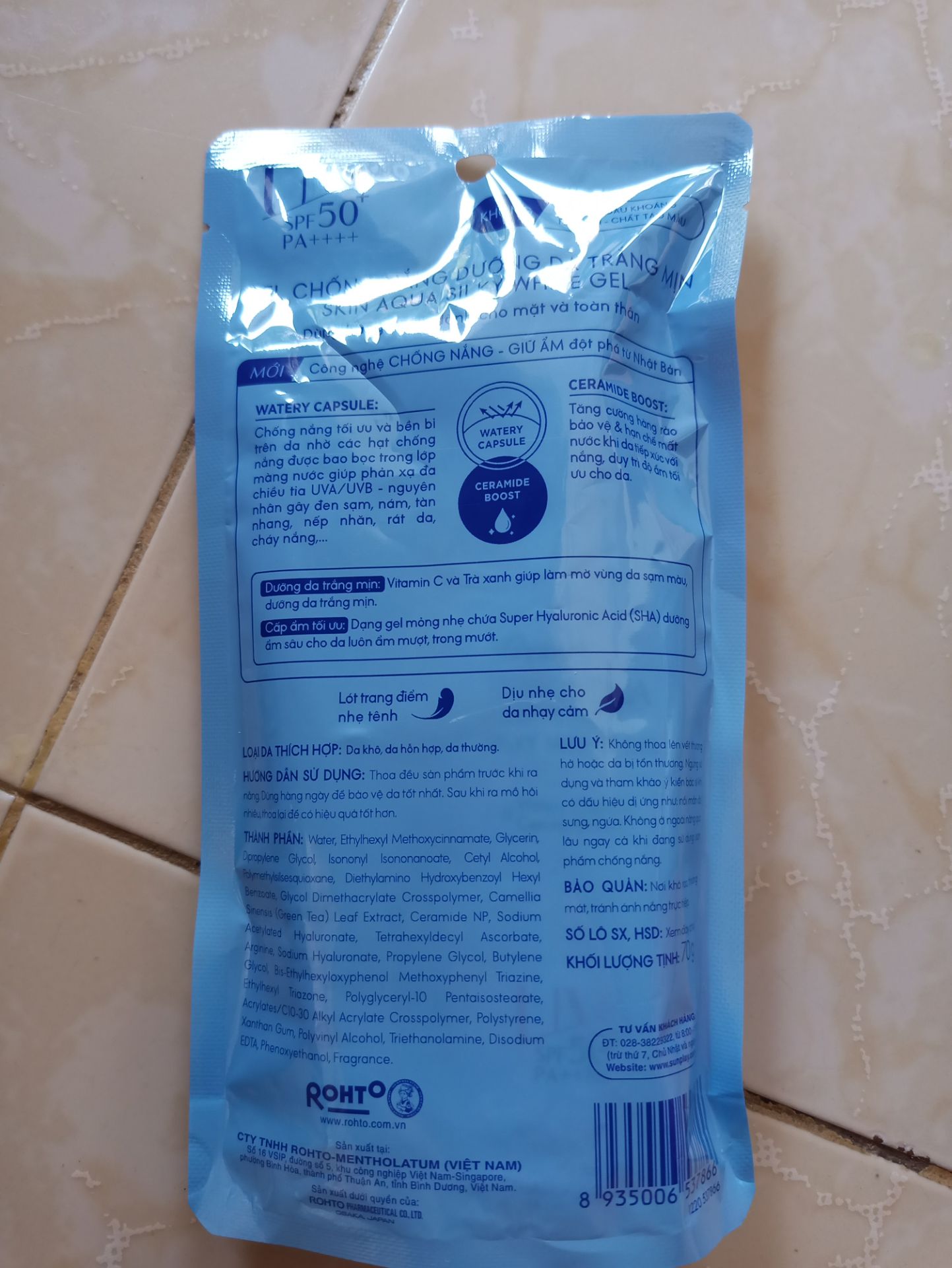 sản phẩm tốt  thẩm nhanh không bị bết  nhẹ tênh  và chai to nhiều như các bạn đã xem trong ảnh thì nó cỡ 2/3 chai được tặng thêm một chai kem chống nắng nữa nên rất thích giao hàng nhanh hơn dự kiến một ngày chất lượng ok