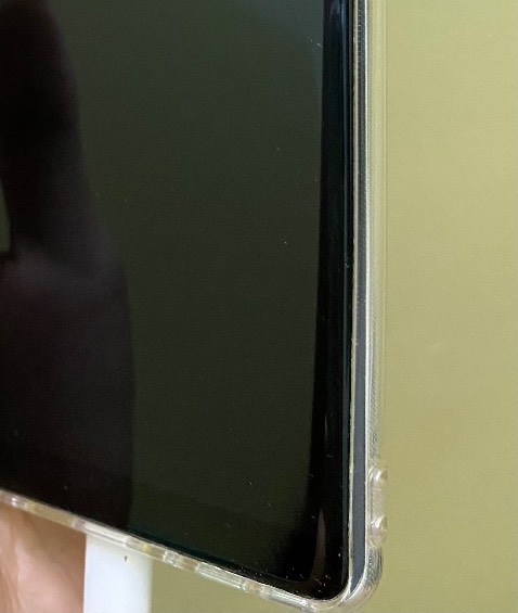 Ốp đẹp và ôm sát viền lên cả màn hình đt khá tuyệt, ko quá mỏng hoặc quá dày, cầm rất thích tay và ko bị thô nặng (à ko có mấy nút đóng mấy lỗ cắm ngen). Shipper nhiệt tình thân thiện. Thanks all