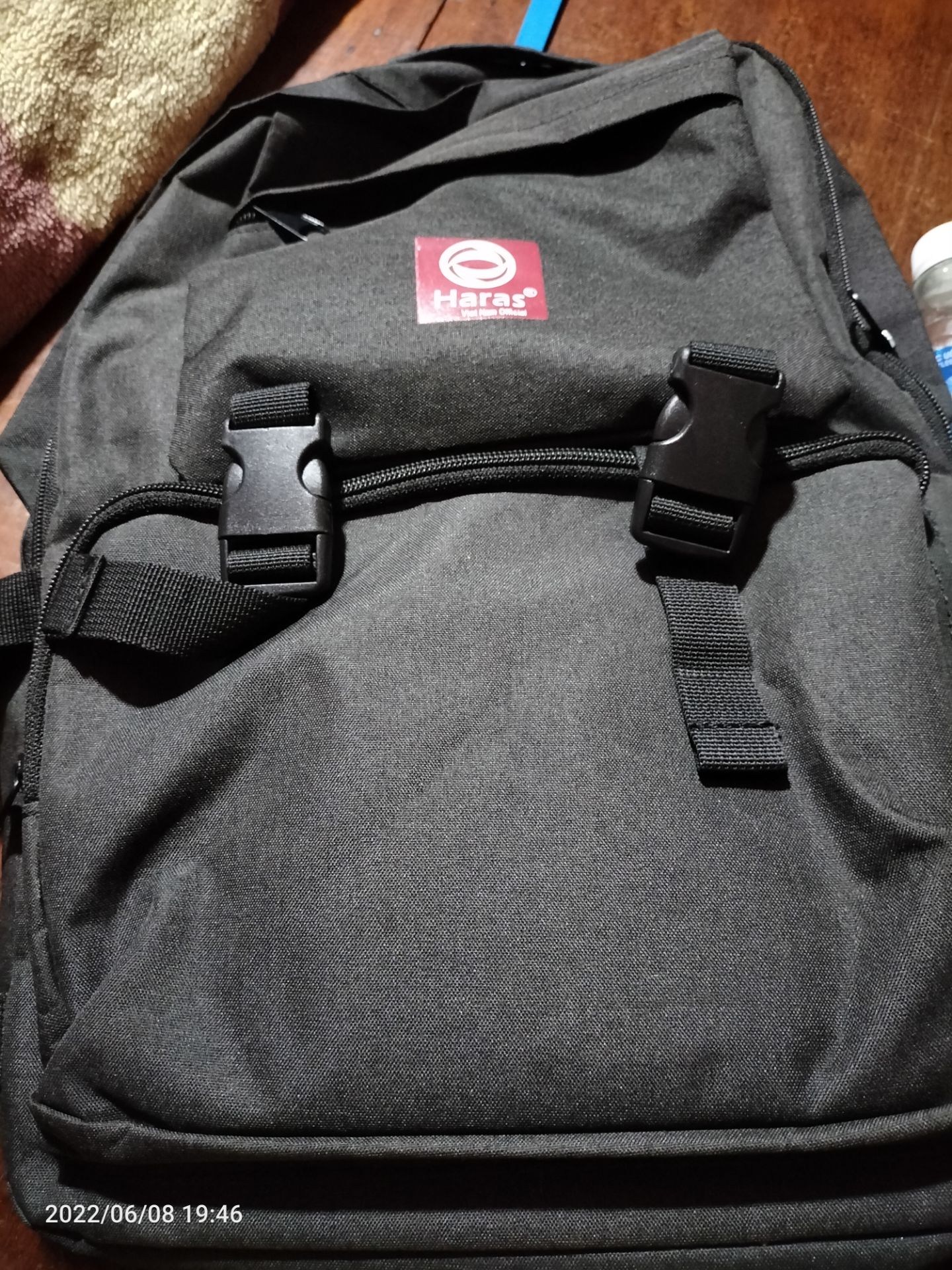 Mình mua lúc sale còn 99k. Áp thêm mã 30/99 nữa nên chỉ còn 69k. Mà cặp rất tốt. Shop đóng gói hàng kĩ. Mình rất ưng ý