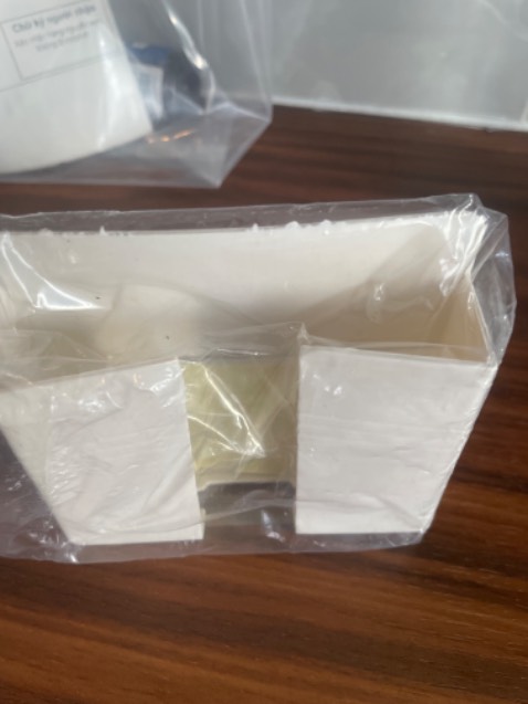 Chất liệu rất tệ, ko chắc chắn sản phẩm nhìn rất thô