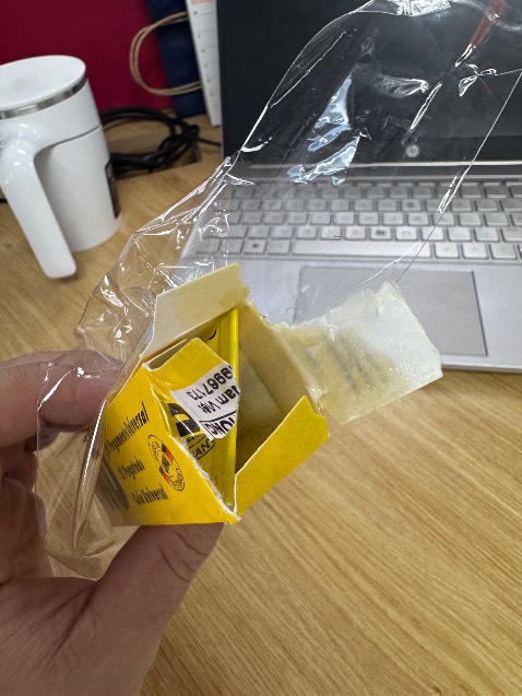 Bao bì còn nguyên nhưng bị chảy keo bên trong