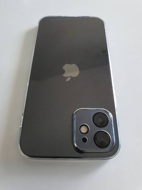 Ốp lưng đẹp, nhìn sang trọng, vừa vặn iPhone 12.