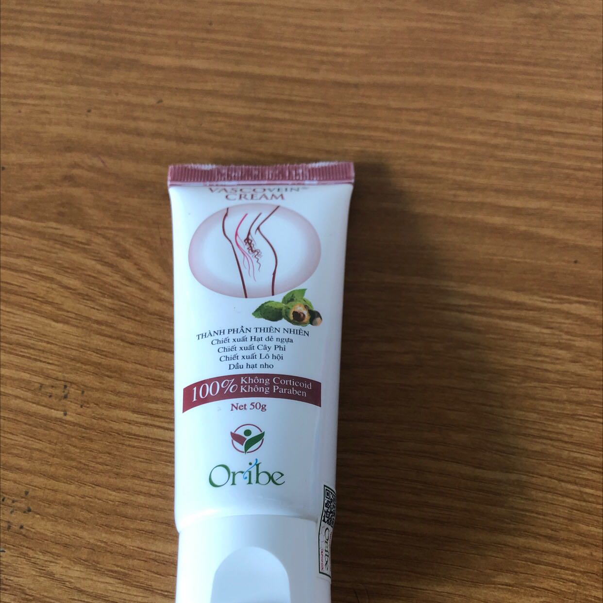 Giao hang rat la nhanh. Moi dat ngay hom qua, hom nay da giao hang. Con duoc kem qua tang. Me minh da su dung kem gian tinh mach nhieu roi va giup giam dau rat tot. Cam on shop!