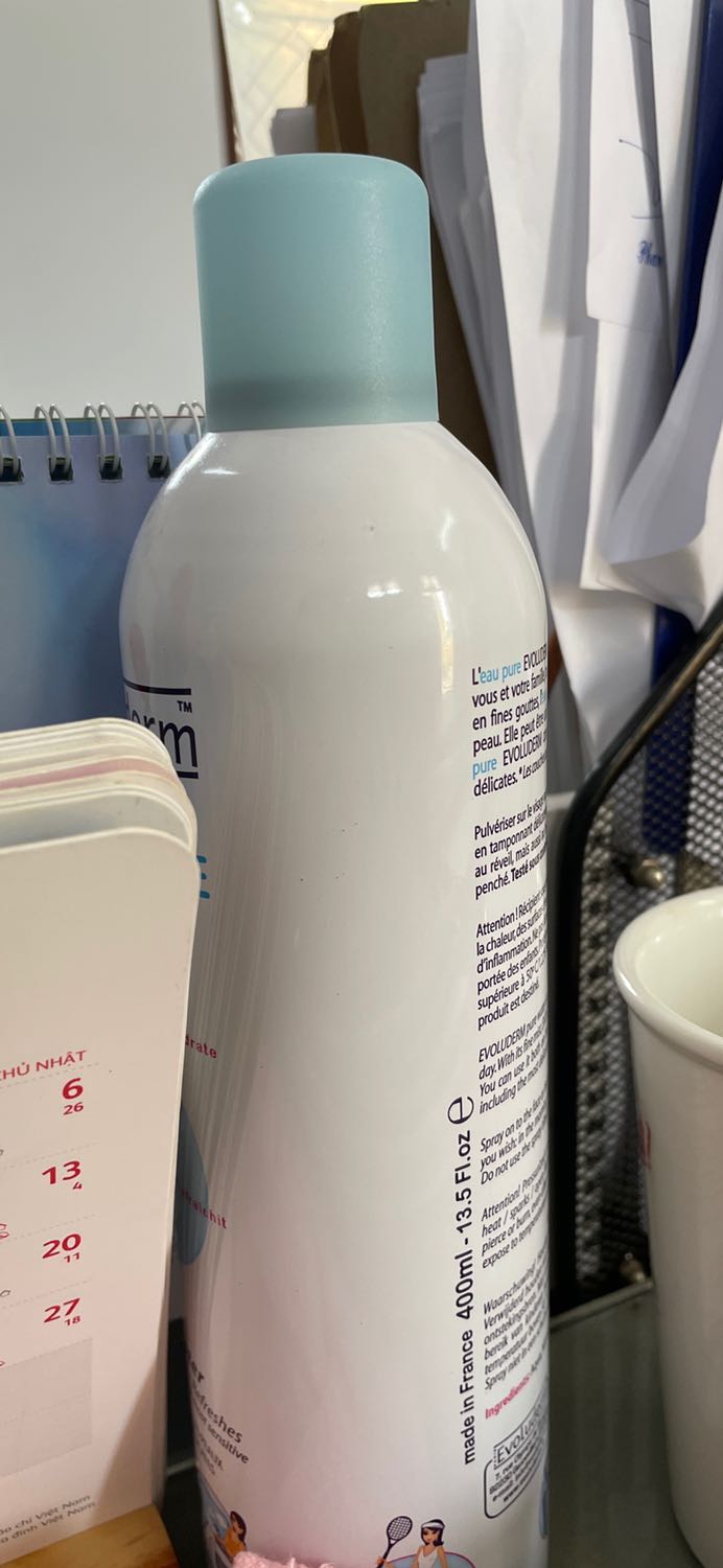 Hộp sang xịn mịn. Tặng kèm chổi khá mịn. Nhưng mình dùng bị lên mụn nên k thường xuyên dùng