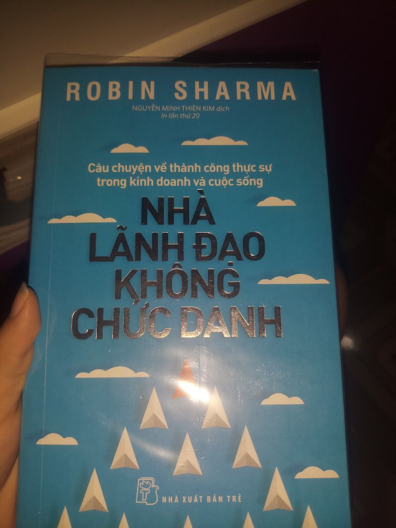 Mình chưa đọc sách nên không thể Chỉ ra nội dung cho các bạn giao trễ 2 ngày so với dự kiến là điểm trừ đầu tiên và cũng là duy nhất song có thể bỏ qua do tình hình dịch bệnh
cảm ơn tác giả và nxb..