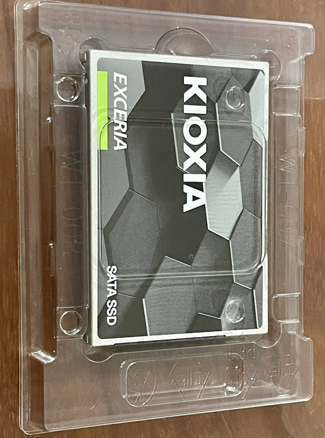 Sản phẩm đúng như mô tả trên gian hàng, kích thước chuẩn lắp vào laptop. Tem bảo hành đúng theo ngày mua. Đã lắp vào máy và kiểm tra thông tin thiết bị mới qua CrystalDiskMark và CrystalDiskInfo!
5 sao nữa cho dịch vụ Tikinow giao hàng siêu tốc.