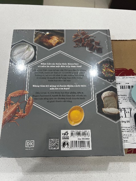 Sách dày nặng tay, in màu đẹp chắc chắn, nội dung chi tiết bổ ích cho những người đam mê bếp núc!