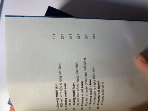 Đặt tối hôm qua mà sáng nay đã giao rồi í ạ 🥹 sách đẹp lắm lắm, không bị lỗi hay hư hại ở đâu hết á. Đợt này nhã nam đang sale tết nên giá uki lắm, mọi người canh flash sale nữa là giá siêu hạt dẻ luôn 🫶
