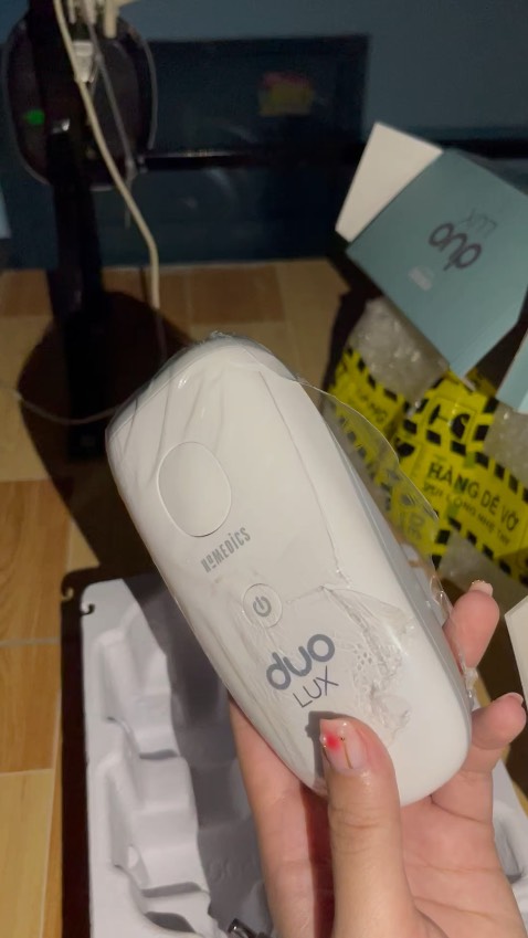 Phụ kiện kèm máy thiếu mắt kính
Máy bị rách bao bên ngoài, giống như đã được sử dụng, k phải máy mới
Giao hàng nhanh nhưng chất lượng k ok