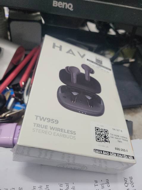 Thiết kế đẹp, chất âm tôt. Tuy nhiên cái của mình lôi, pin 1 bên tai thì phải, nghe được lúc lại tắt