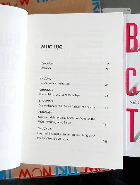“ Tại sao? ” _ Đó là câu hỏi mỗi người chúng ta phải trả lời khi lên kế hoạch cho bất cứ việc gì , từ dự án cá nhân đến chiến lược kinh doanh. Nếu không biết rõ bản thân muốn đạt được điều gì, bạn sẽ mất đi định hướng và ý nghĩa trong cuộc sống. Tương tự, nếu thiếu tầm nhìn và sứ mệnh, doanh nghiệp sẽ không thể vượt qua đại dương của những thử thách để đạt tới thành công. Cuốn sách này sẽ giúp bạn cũng như đội nhóm và tổ chức của mình tìm thấy ý nghĩa trong mọi mặt của cuộc sống. Hãy cùng nhau Khám phá sứ mệnh với câu hỏi tại sao!
Dịch vụ TikiNow vẫn rất ổn, dù là ngày lễ mình vẫn nhận được sách luôn và ngay 🤩, tiếp tục ủng hộ!