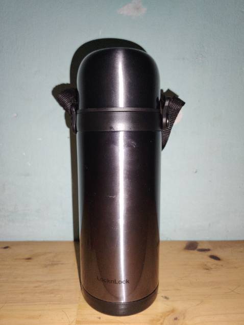 bình không giống như trong hình, chữ locknlock là chữ nhỏ k to giống trên hình sản phẩm