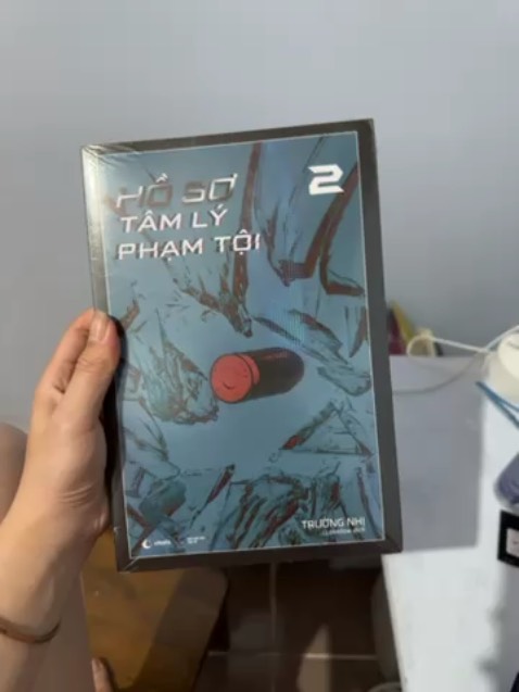 Giao hàng nhanh, đặt hôm trước hôm sau nhận được rồi, quyển rất dày, nghe review hợp gu nên mua theo