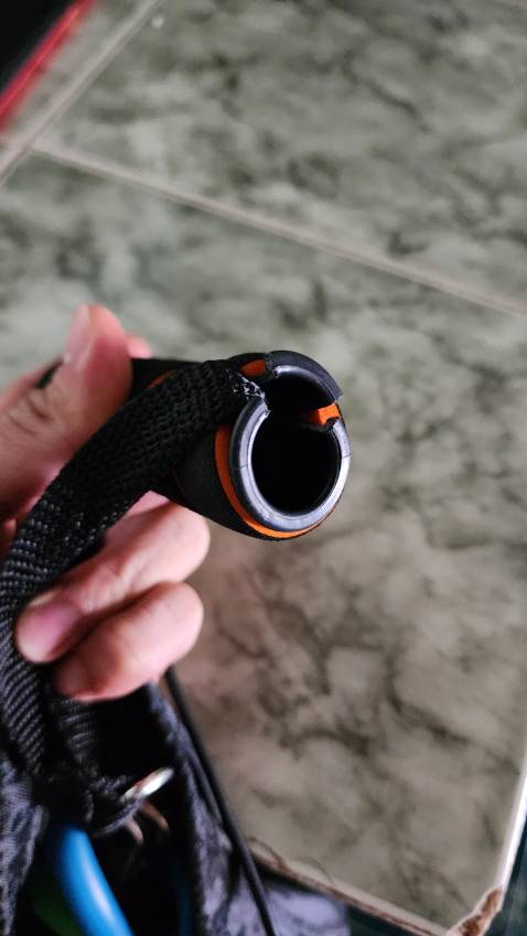 Mình mua trước Tết để Tết về quê tập tại nhà, mới dùng được 7,8 lần thì một tay cầm bị bể. Dây, móc khóa chắc chắn rất tốt nhưng cái tay cầm không nghĩ là kém chất lượng như vậy. Khi trước mình mua bộ dởm hơm giá rẻ hơn ở shop khác nhưng tay cầm tới giờ vẫn chưa hư dù đã hơn 1 năm.