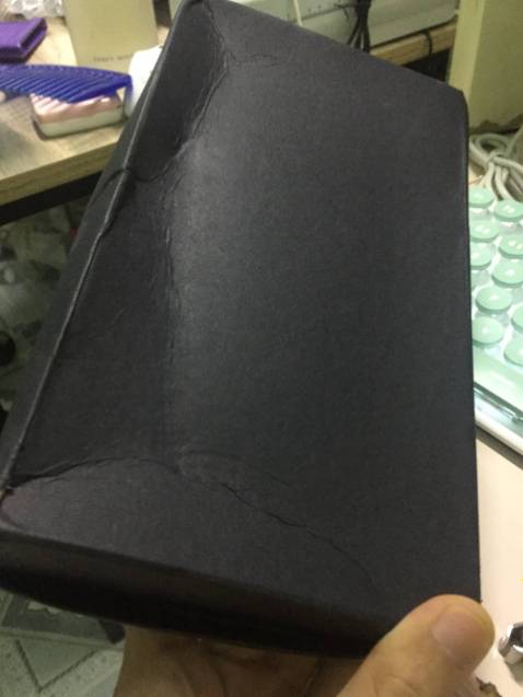 Rất khó chịu và không hài lòng. Một shop được gắn sự uy tín mà đóng gói rất ẩu thả, móp méo hết sản phẩm.