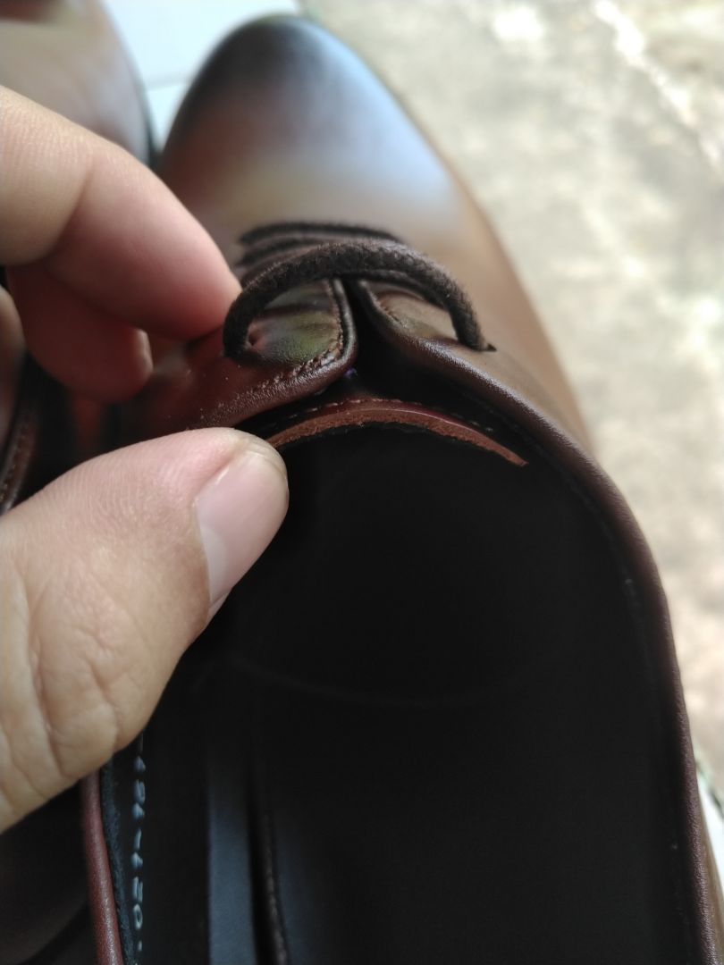 Giày đúng size, form đẹp, đế cao vừa phải.