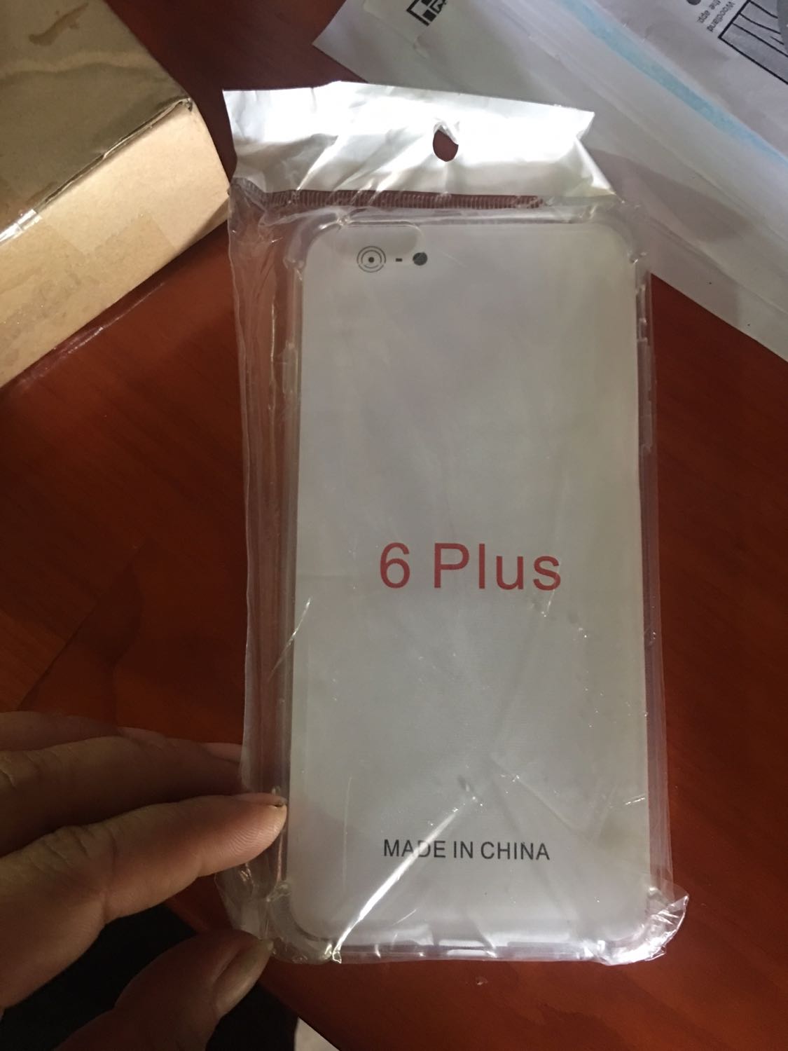 Sản phẩm dày dặn, đẹp. Ko thấy phát sáng khi gọi tới dù trong mô ta có