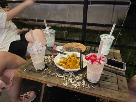 Hàng giao hơi lâu, shop tư vấn nhiệt tình. Hàng được sẽ còn quay lại