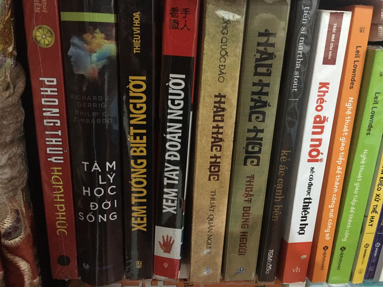 Sách đẹp còn nguyên seal, nội dung sẽ tìm hiểu sau mua được sale 13k quá hời