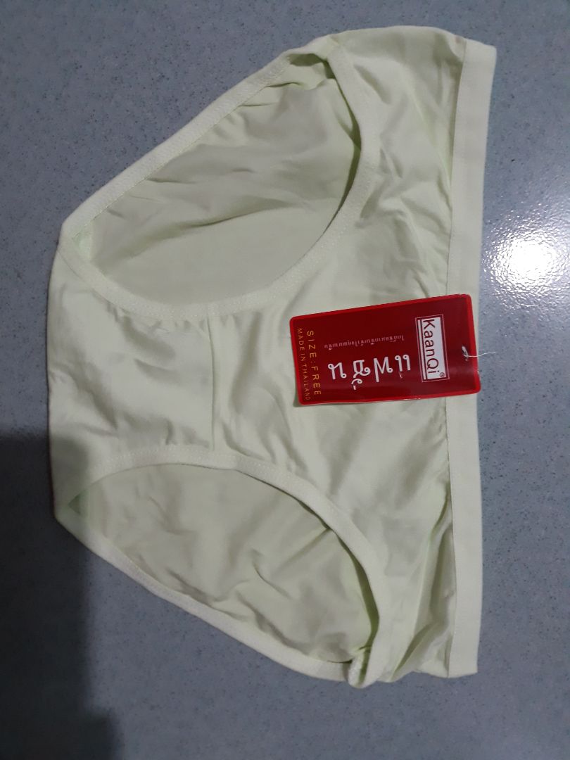 Sản phẩm không giống mẫu. Mẫu giống quần mình đã từng mặc rồi, mịn, mặc mát nên thấy mẫu mình mới mua ngay 2 chục. Nhưng khi nhận hàng thì thấy không phải mẫu mình muốn mua. Tuy nhiên thì sản phẩm mình nhận thì màu và chất liệu vải cũng được. Nhưng mình vẫn mong Tiki lần sau mẫu sao thì bán như vậy nhé