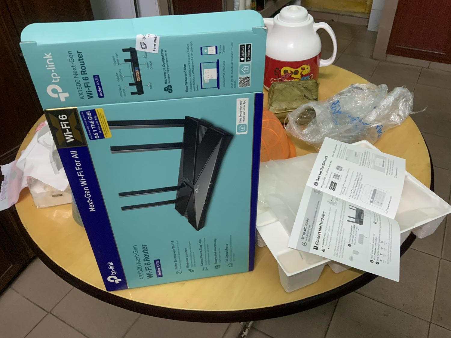 Sau mấy năm dùng modem router của VNPT thì độ ổn định mạng ngày càng kém, lên tầng 2 là mạng vẫn có sóng tốt nhưng đường truyền rất hay đứt, đơ nên quyết định mua thêm em này về và mọi vẫn đề được giải quyết: mạng ổn định, độ phủ sóng xa hơn. Rất ưng ý. Tiki lại còn ship cực nhanh. Mỗi tội tiki trade chưa có dịch vụ chat và sửa đổi địa chỉ nên trước khi thanh toán cần kiểm tra kỹ thông tin chứ giờ dịch dã nhiều nơi không nhận ship đồ, sai 1 cái là xác định... Sau mấy năm dùng modem router của VNPT thì độ ổn định mạng ngày càng kém, lên tầng 2 là mạng vẫn có sóng tốt nhưng đường truyền rất hay đứt, đơ nên quyết định mua thêm em này về và mọi vẫn đề được giải quyết: mạng ổn định, độ phủ sóng xa hơn. Rất ưng ý. Tiki lại còn ship cực nhanh. Mỗi tội tiki trade chưa có dịch vụ chat và sửa đổi địa chỉ nên trước khi thanh toán cần kiểm tra kỹ thông tin chứ giờ dịch dã nhiều nơi không nhận ship đồ, sai 1 cái là xác định...