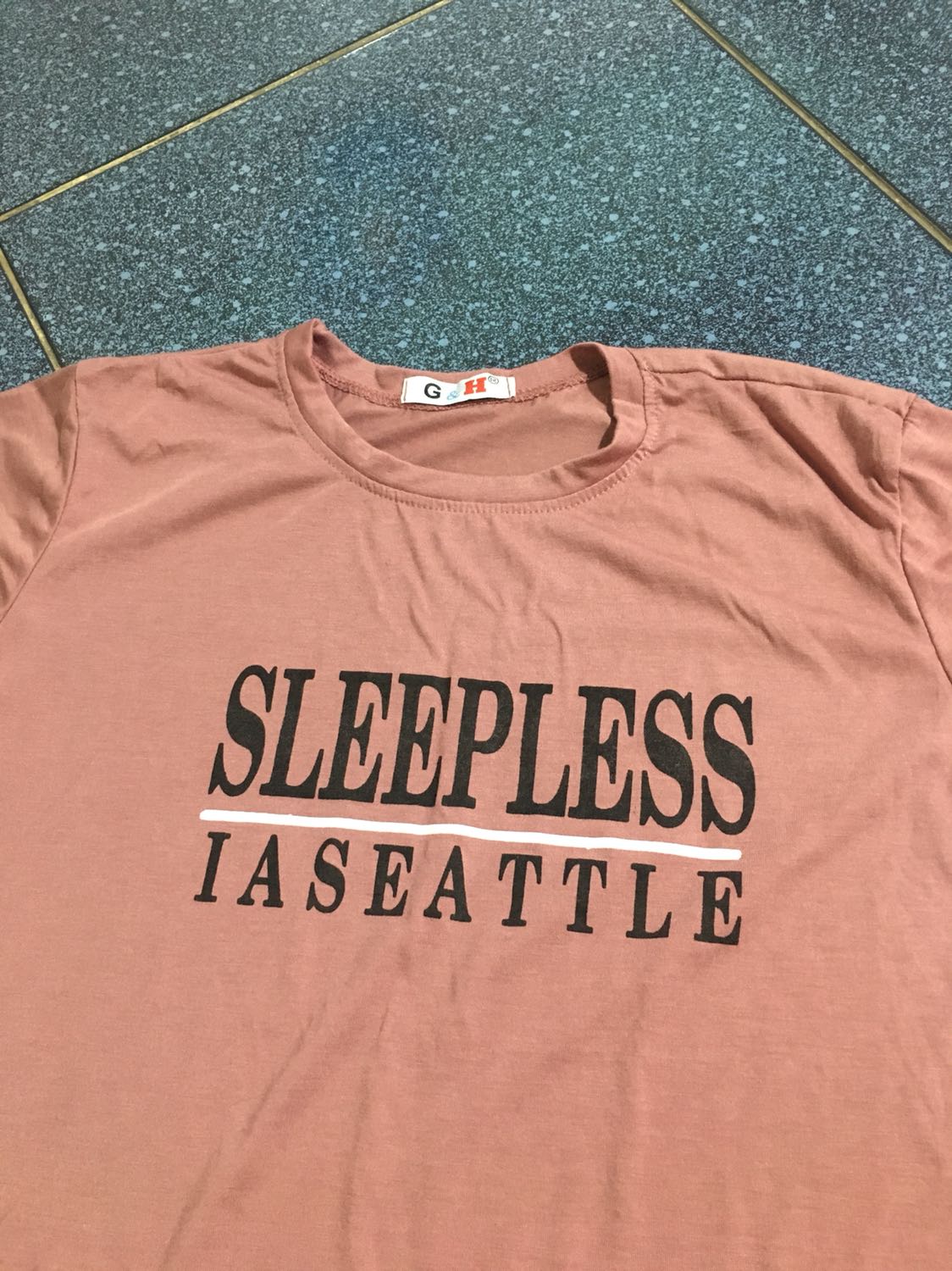 áo này như vải xô ngoài chợ lấy sỉ 18k/c ko biet dc ko.thất vọng ko như hình.đặt size s giao áo ko thấy size đâu bự chà bá sao mặt vừa.vậy mà để giá 318k giảm giá chứ.