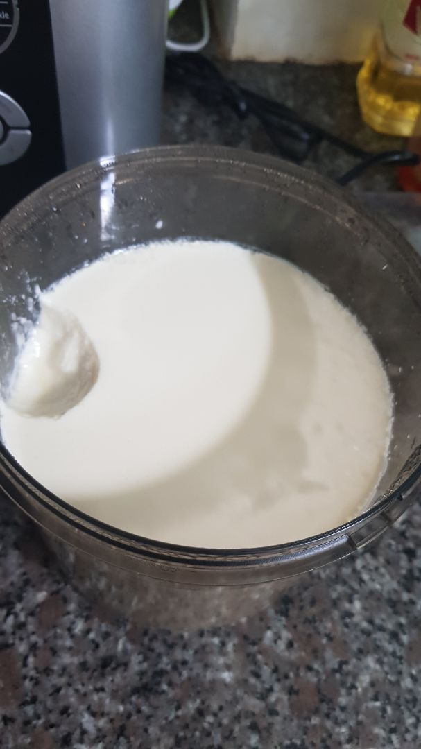 Làm 1 lần được luôn sữa chua Hy Lạp, có điều chỉnh nhiệt độ và thời gian, cắm máy trước khi ngủ đến sáng là có một mẻ sữa chua ngon lành. Mỗi lần làm dc hơn 1 lít tha hồ cho cả nhà ăn, nói chung tiền nào của nấy, hàng mấy trăm k không so sánh được. Làm 1 lần được luôn sữa chua Hy Lạp, có điều chỉnh nhiệt độ và thời gian, cắm máy trước khi ngủ đến sáng là có một mẻ sữa chua ngon lành. Mỗi lần làm dc hơn 1 lít tha hồ cho cả nhà ăn, nói chung tiền nào của nấy, hàng mấy trăm k không so sánh được.