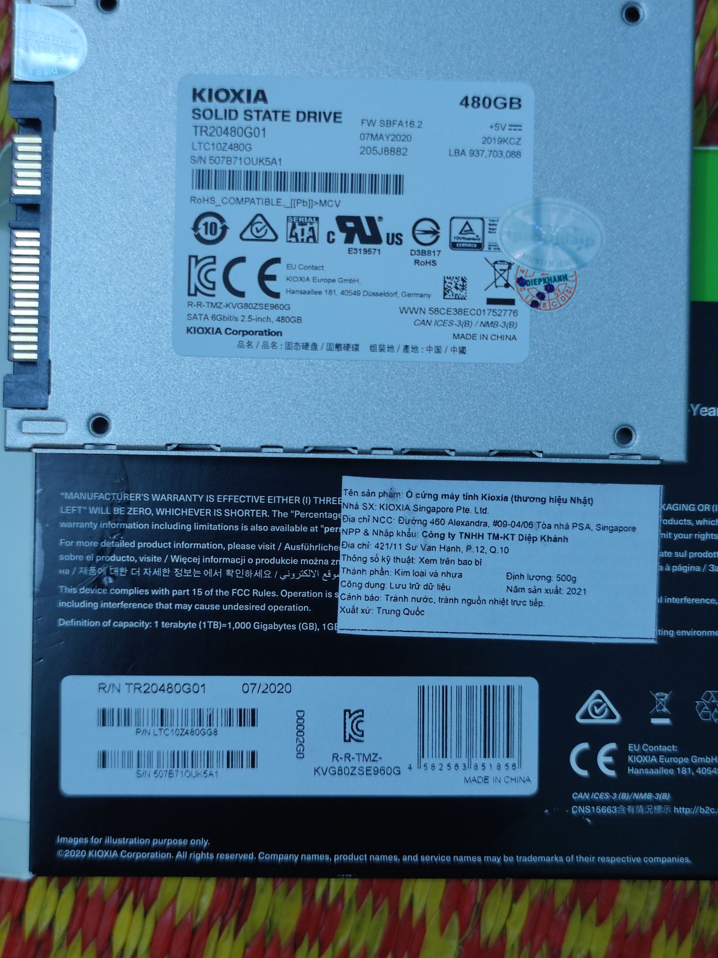 Chưa lắp vào dùng nhưng tem phân phối ghi sản xuất năm 2021, mở ra lại là tháng 7/2020. Tem bảo hành lại đánh dấu từ tháng 3. Chả biết hàng đã dùng chưa. Chưa lắp vào dùng nhưng tem phân phối ghi sản xuất năm 2021, mở ra lại là tháng 7/2020. Tem bảo hành lại đánh dấu từ tháng 3. Chả biết hàng đã dùng chưa.