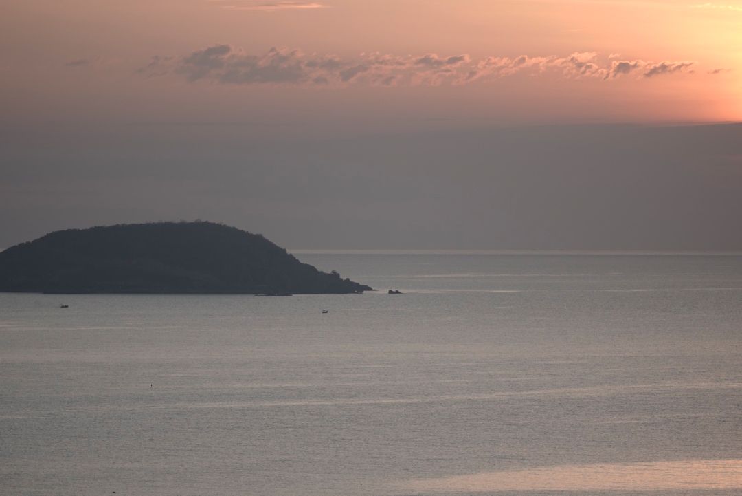 Sách mới vẫn còn seal, đóng gói sản phẩm chắc chắn, giao hàng siêu nhanh