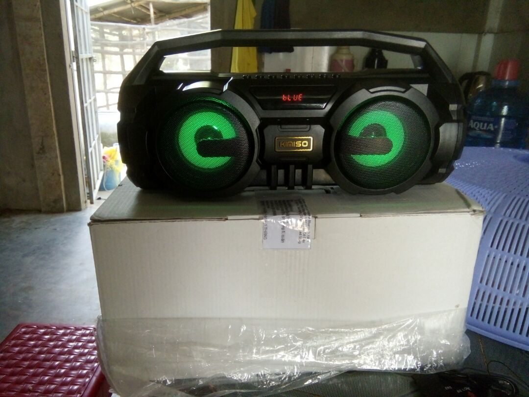 sản phẩm rất OK,dong  gói kĩ, âm thanh  nghe  rất da,có dây sạc phải kèm theo cục sạc nữa  thì rất OK ,con nit rất là Thích