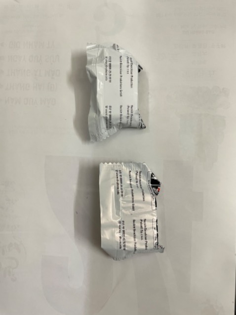 Viên rửa bát bị bở. Kg tốt. Màu sắc bao bì kg giống với hàng đã từng dùng, màu sắc viên rửa cũng kg giống. Rửa không sạch.