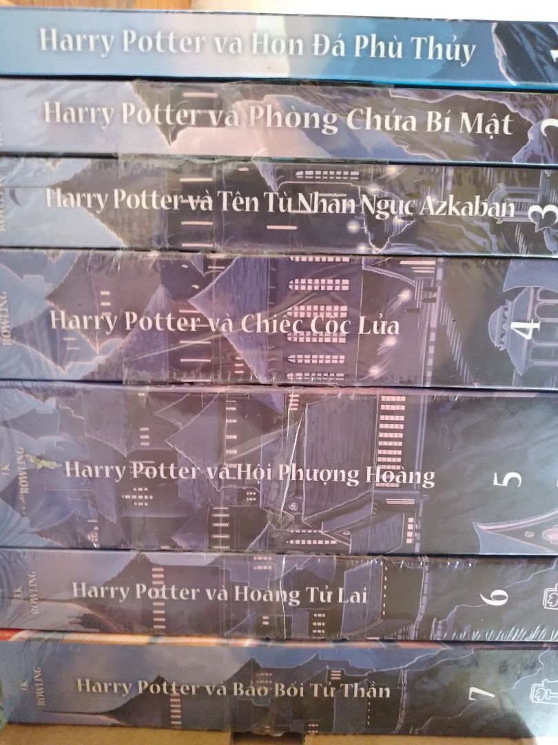 sách đẹp, ship nhanh, bọc sách quá kĩ gây khó khăn cho người bóc ?‍♀️