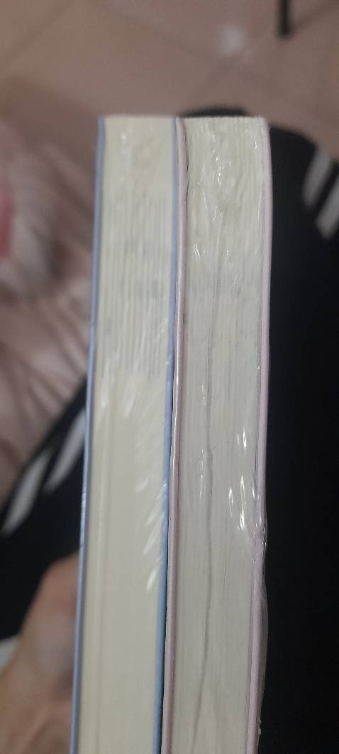 Sách chưa đọc thử nhưng rất đẹp. Tuy nhiên về phần bìa sau khi vận chuyển có chút móp hộp và do k có bọc chống xóc, sách đã bị tổn hại. 2 cuốn tâm lí học k bị cong nặng nhưng mong nhà bán nên cẩn thận hơn, 1 lớp bọc chống xóc cũng được.