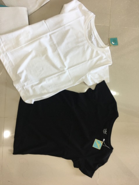 Vải mềm thoáng mát, mặc dễ chịu. Shop giao nhanh, gói hàng cẩn thận