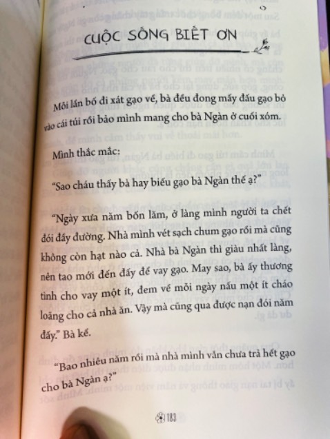 Truyện ngắn, tản văn 2-3 trang, dễ đọc