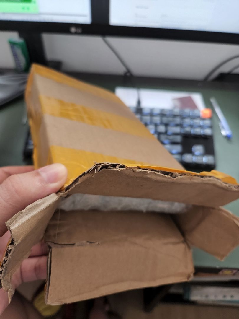 shop gói hơi ko dc đẹp, miếng dán xài ok, tràn viền thêm tí nữa sẽ tốt hơn