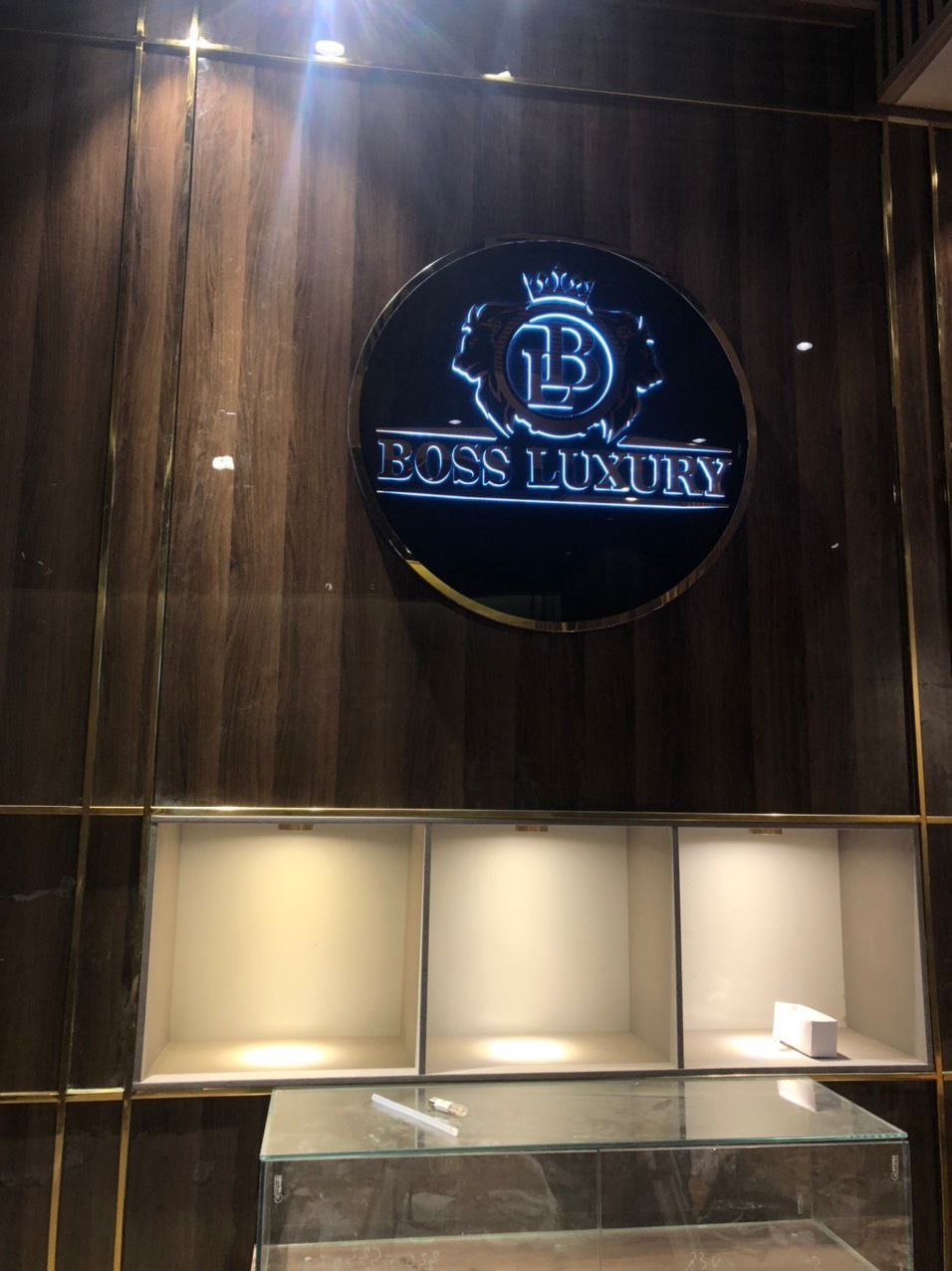 Mua đợt giảm giá, về ráp vào tủ đúng là quá đẹp. Rất hài lòng!