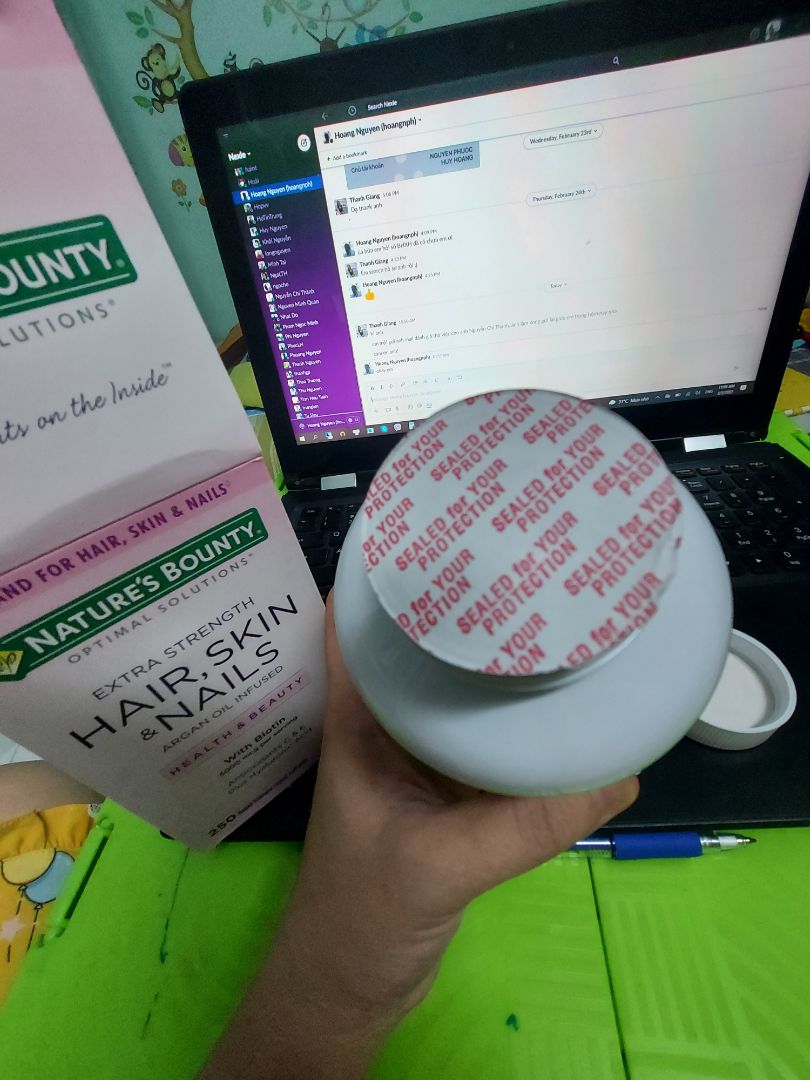 Tóc mình mỏng, móng mình yếu nên mình mua lọ này uống thử xem sao. shop gói hàng kỹ và giao nhanh, uy tín!