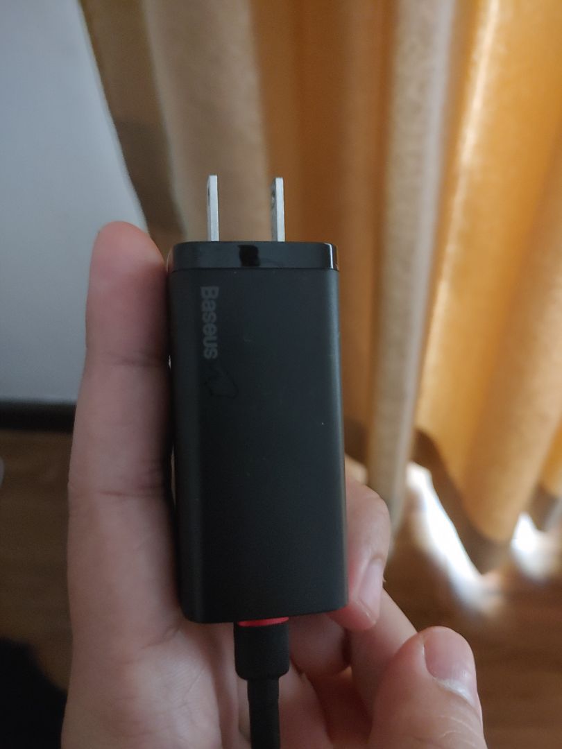 sản phẩm cầm chắc tay, đẹp và nhỏ gọn, sạc cho laptop nguồn 65w không nóng