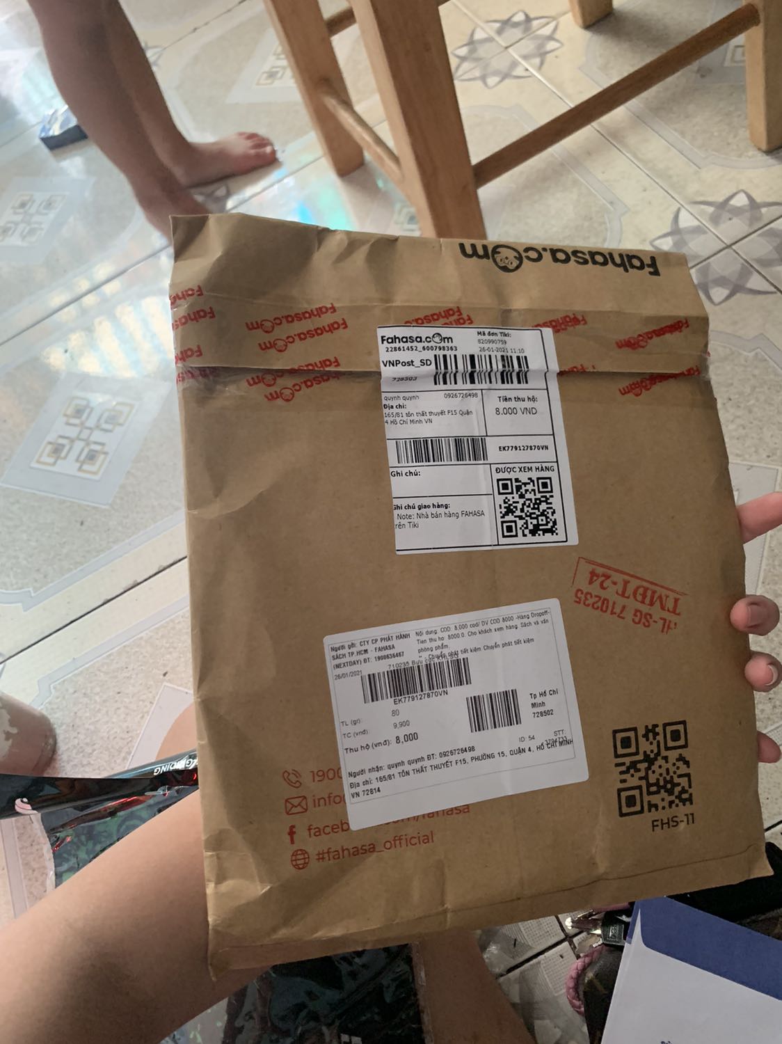 Gói hàng đẹp, giao nhanh, tập màu sắc nét ? bé nhà mình rất thích