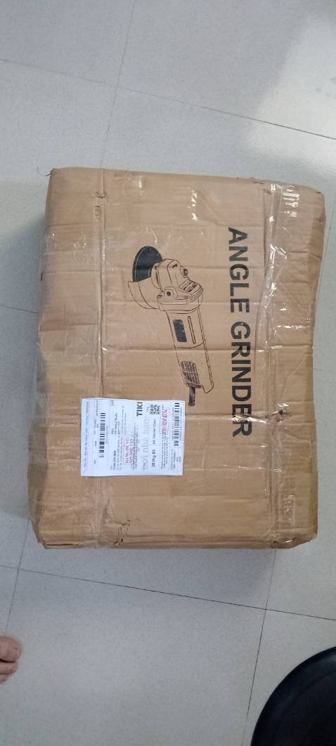 Điểm +: Máy khá mạnh, combo đủ sử dụng cơ bản khoan, cắt, khoan đục bê tong ở mức độ vừa phải, pin dung lượng cao
Điểm -: Hộp đựng không phải là hộp đựng chuyên dụng nên sử dụng hơi bất tiện, chất lượng vỏ hộp không tốt lắm, máy khá (+) nóng khi sử dụng.