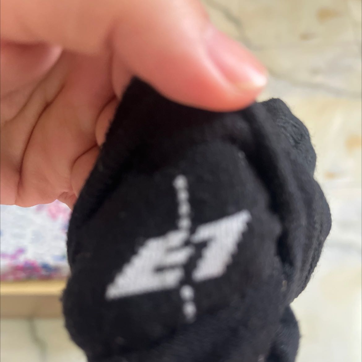 Giao nhanh, chất liệu mát và dày, sau khi giặt ko bị giãn cổ vớ