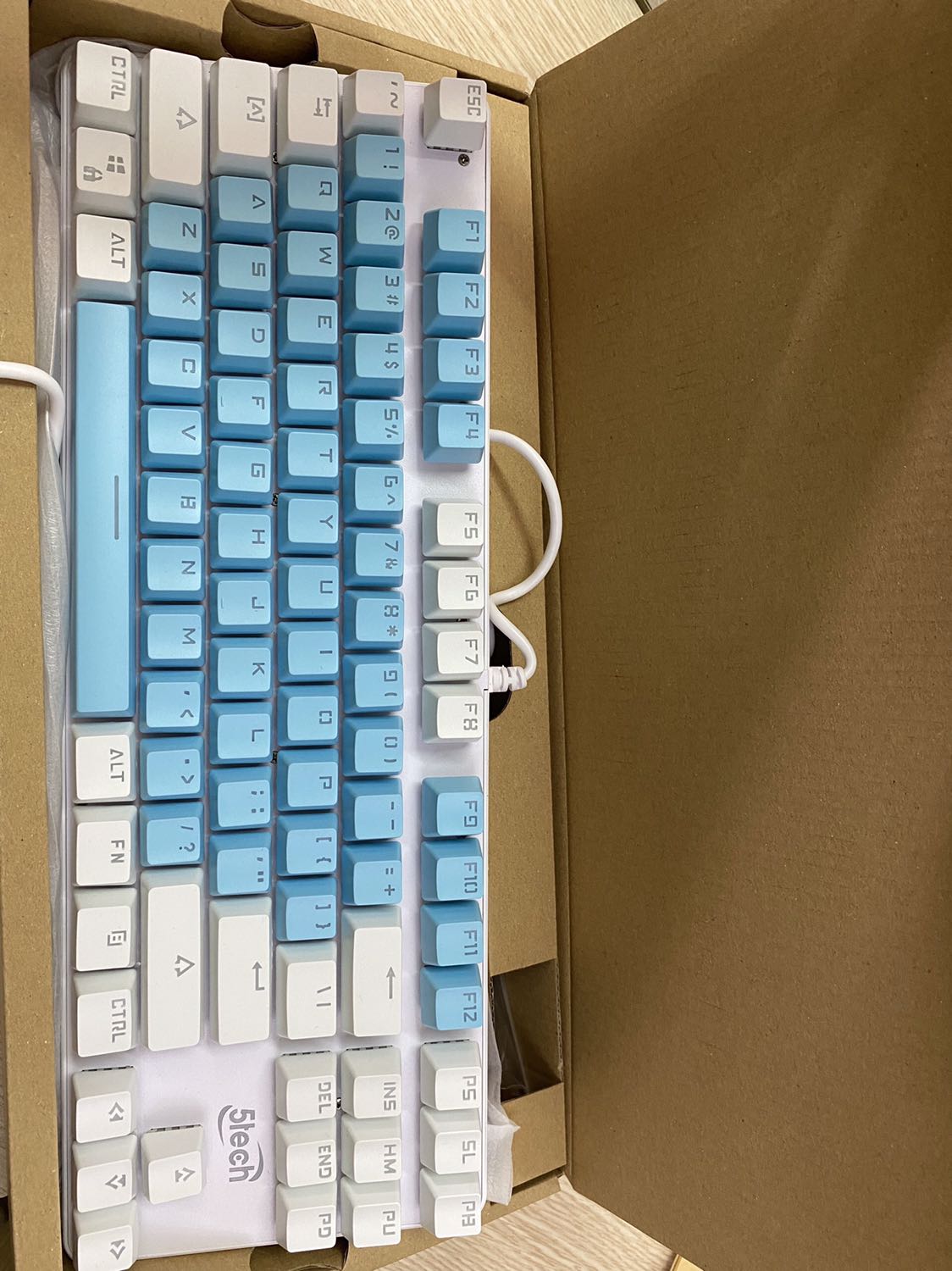 đã nhận được hàng và  thử bàn phím ngay và luôn. rất ok ko có gì phàn nàn về chất lượng so với số tiền bỏ ra. ngon, bổ, rẻ hơn ra mấy tiệm mua nha. cùng hàng này nếu ra tiệm chắc hơn 600k. 5* đã nhận được hàng và  thử bàn phím ngay và luôn. rất ok ko có gì phàn nàn về chất lượng so với số tiền bỏ ra. ngon, bổ, rẻ hơn ra mấy tiệm mua nha. cùng hàng này nếu ra tiệm chắc hơn 600k. 5*