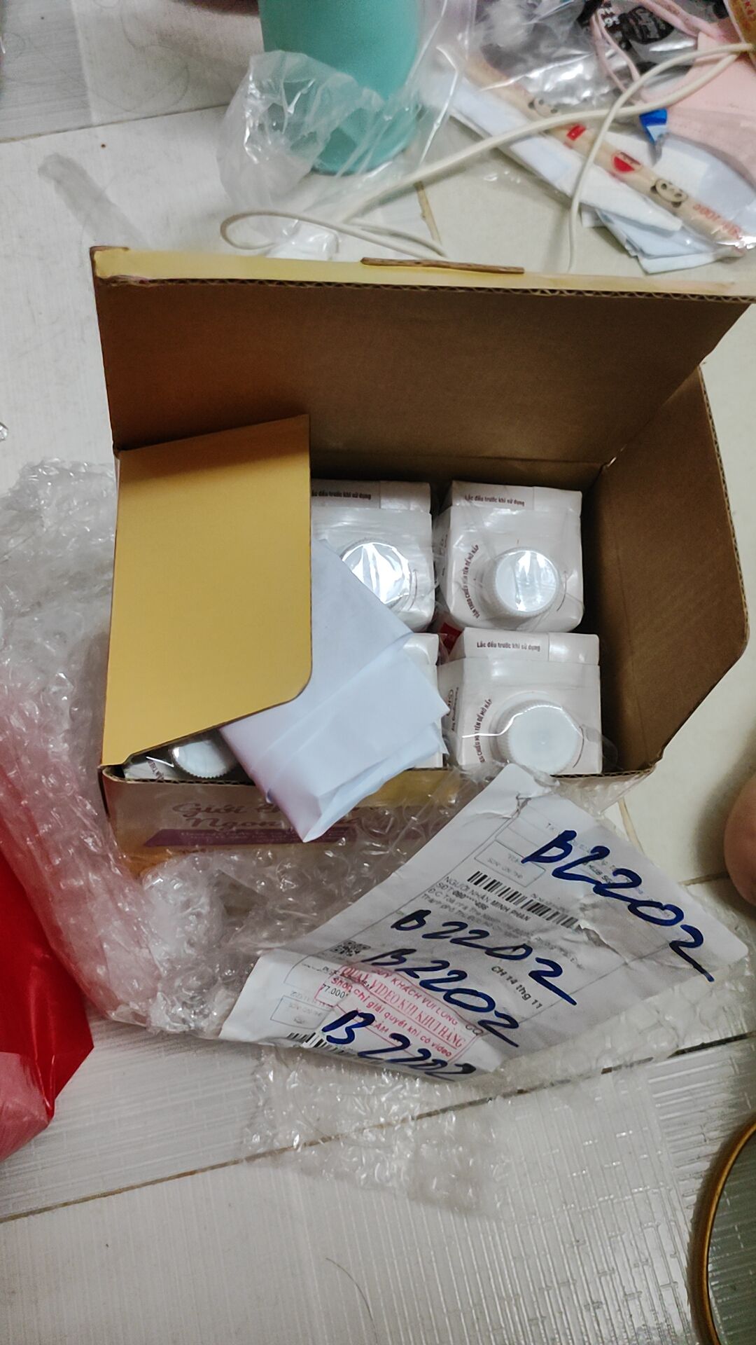 yêu cầu shop gửi kèm quà tặng vì tôi mua trong chương trình mua 1tặng 1
nếu mua mà không tặng tôi ra bách hoá xanh mua cho rẻ chỉ 42k/ lốc 6 y chang mắc gì đặt hàng trên đây