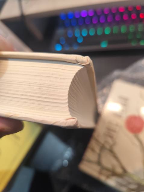 Đóng gói ko cẩn thận ,nát bìa sách