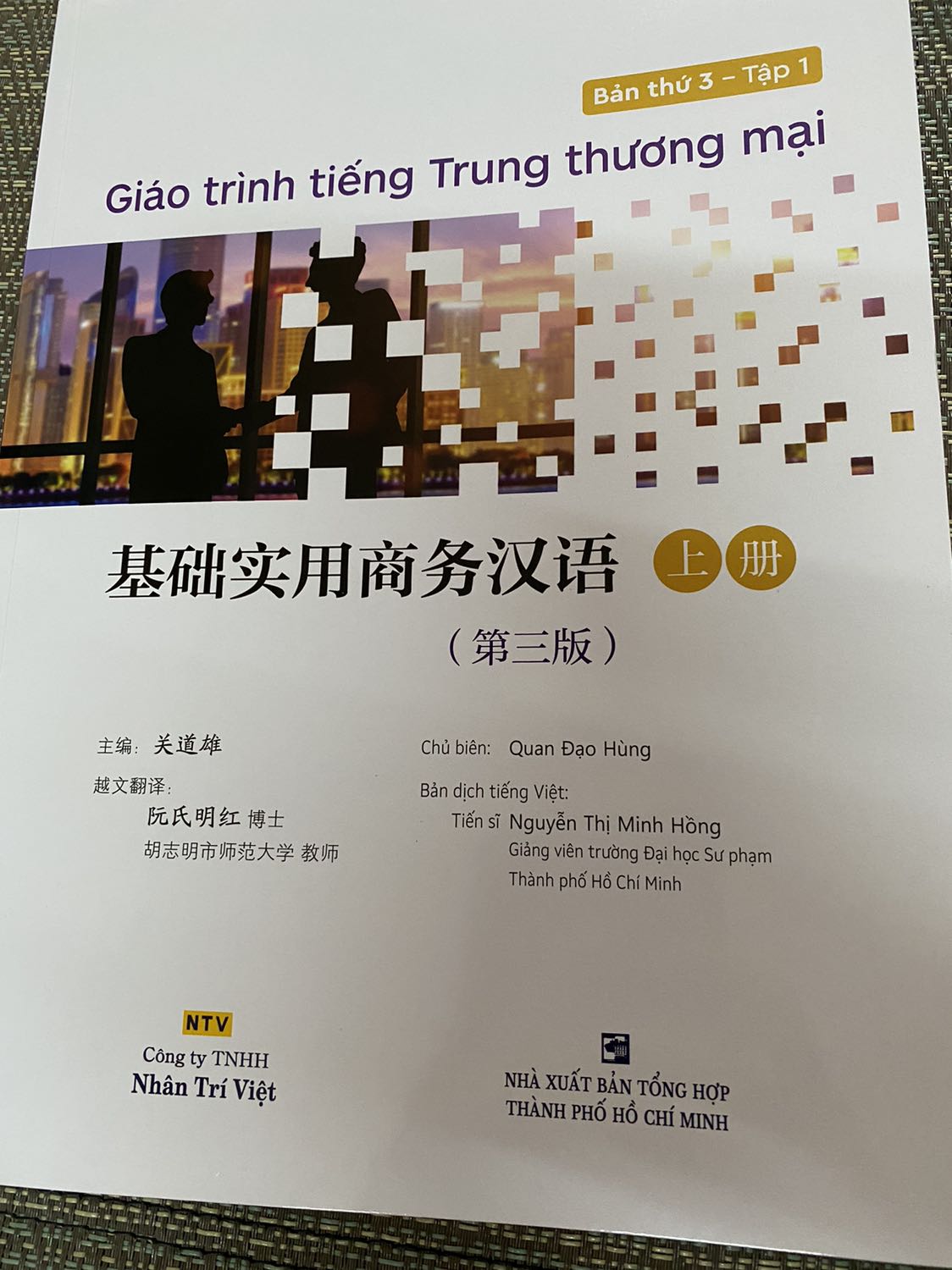 Sách in màu, rất đẹp, nội dung hữu ích. Giao hàng nhanh chóng. Rất hài lòng!