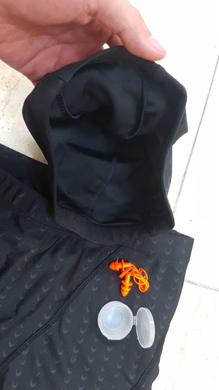 Sản phẩm như hình , nhân viên giao hàng nhanh , hàng đóng gói kỹ ,. Phụ kiện nón đi kèm cũng rất ok . Rẻ hơn mấy bên khác , mua quần mà được tặng luôn cả nón . Chất vải nhanh khô , đường may chắc chắn . Mình đùi to mặc vào hơi chật tý nhưng mà quần bơi vậy là ok . Quần bơi lửng nên mặc cũng khá tự tin , không bị lộ hàng :))